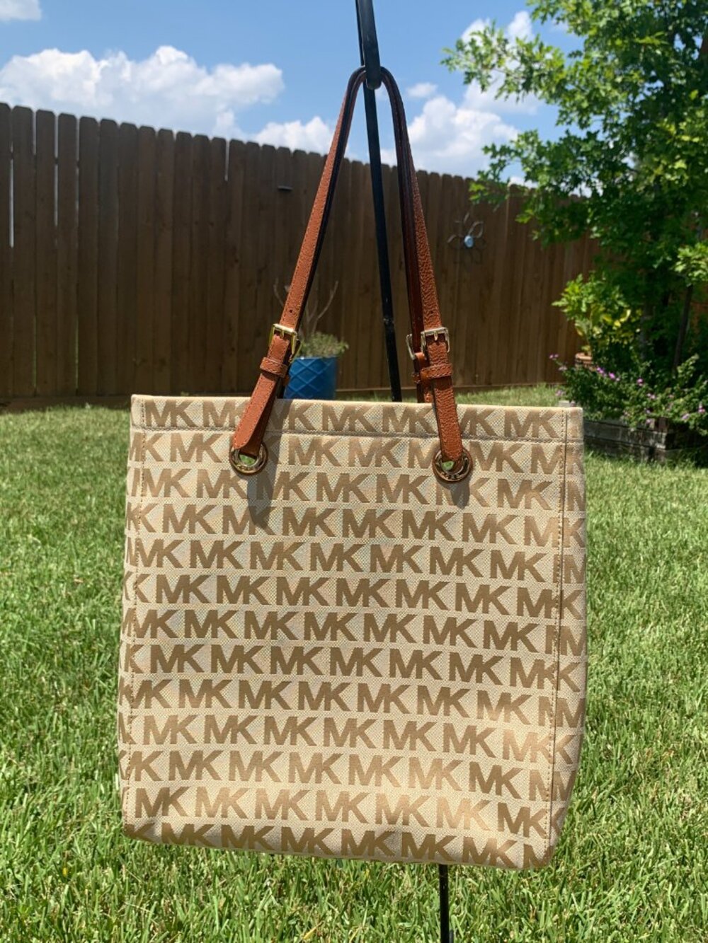 Michael Kors Signature Beige & Tan Logo Shoulder Bag ⭐️
